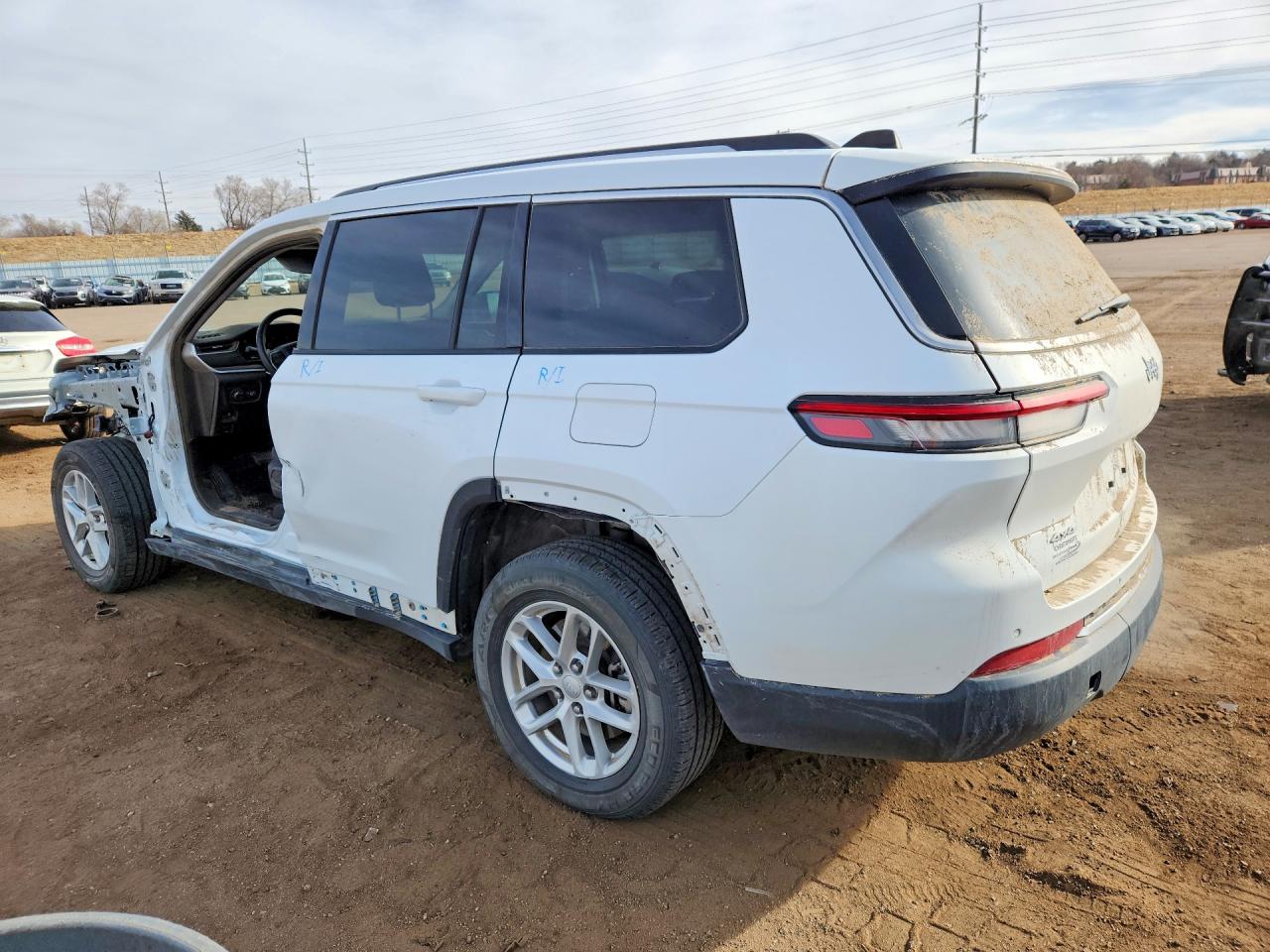 2023 JEEP GRAND CHEROKEE L LAREDO photo 4
