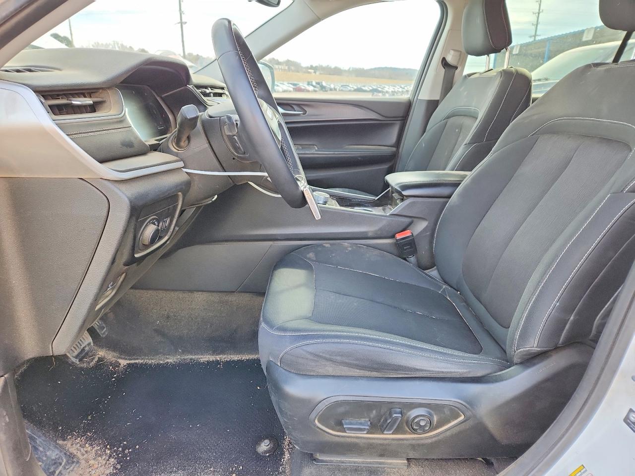 2023 JEEP GRAND CHEROKEE L LAREDO photo 19
