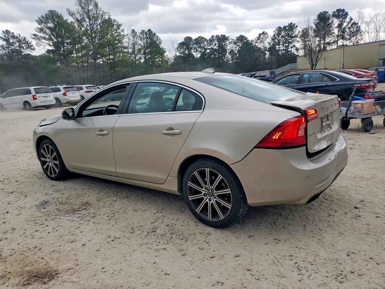 2017 VOLVO S60 PREMIER photo 2