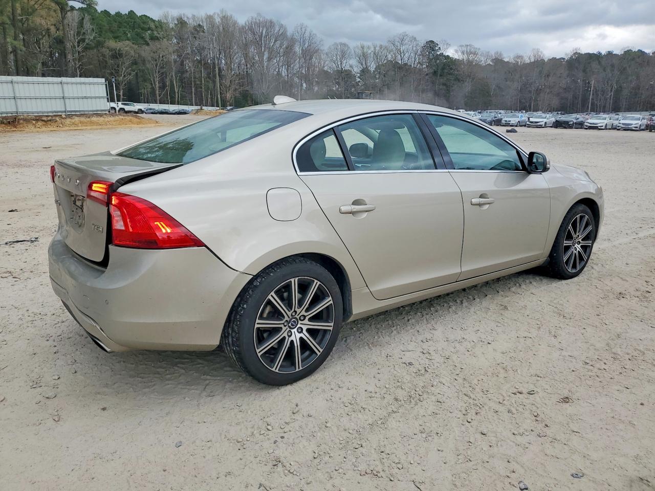 2017 VOLVO S60 PREMIER photo 3