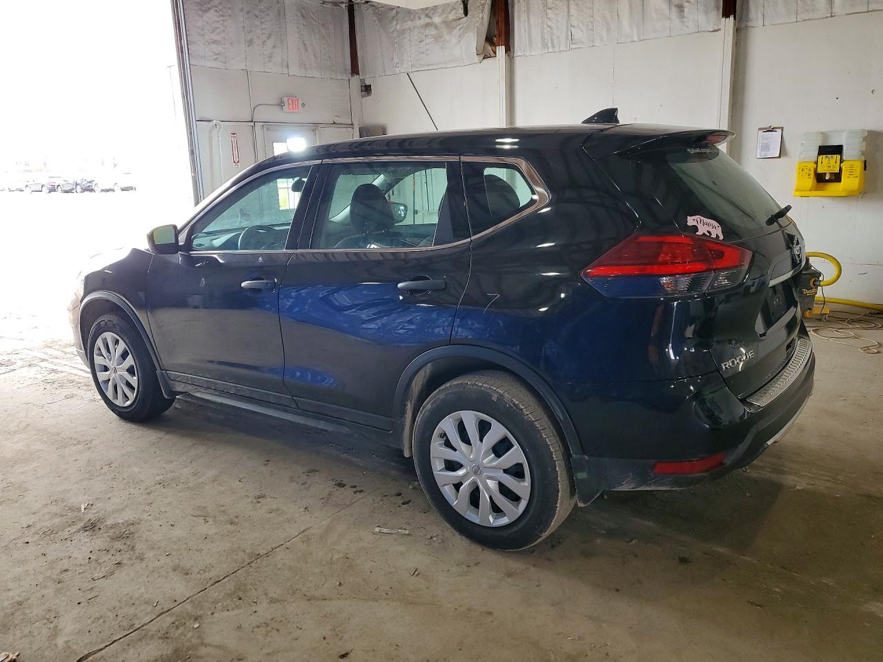 2017 NISSAN ROGUE SV photo 4