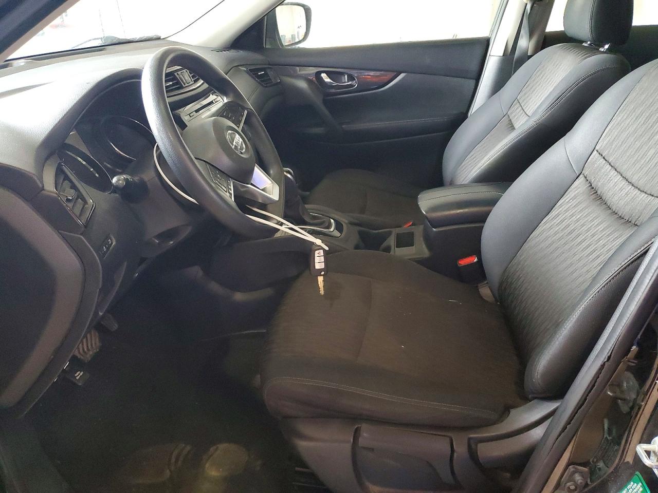 2017 NISSAN ROGUE SV photo 19