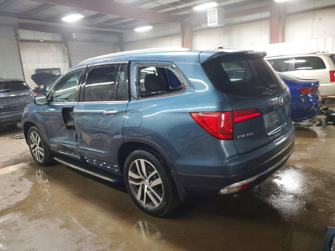 2016 HONDA PILOT TOURING photo 3
