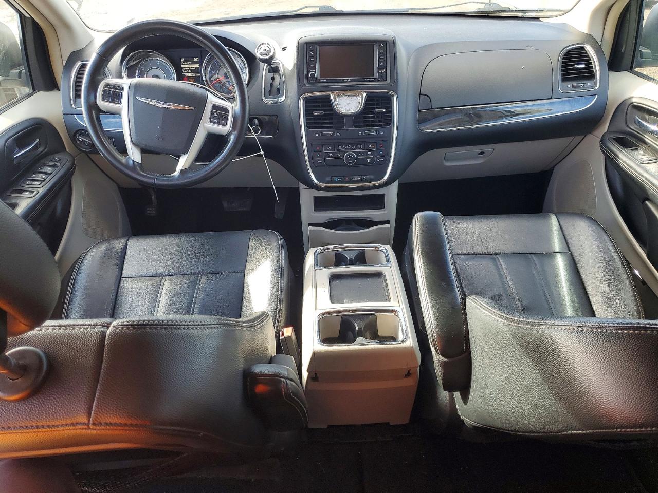 2015 CHRYSLER TOWN & COUNTRY TOURING photo 15