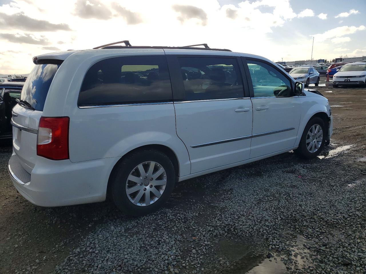 2015 CHRYSLER TOWN & COUNTRY TOURING photo 5
