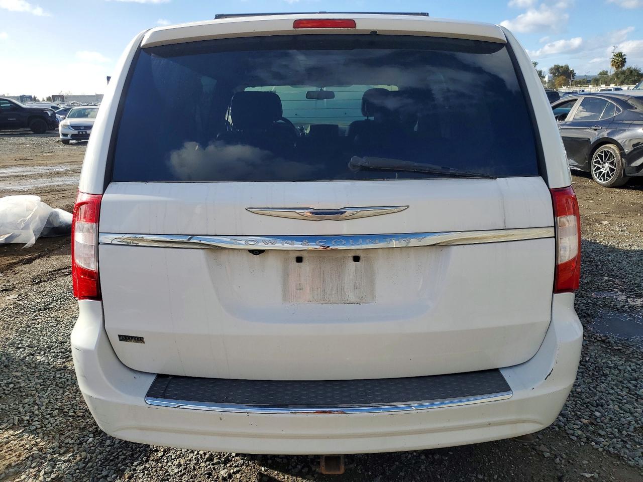 2015 CHRYSLER TOWN & COUNTRY TOURING photo 11