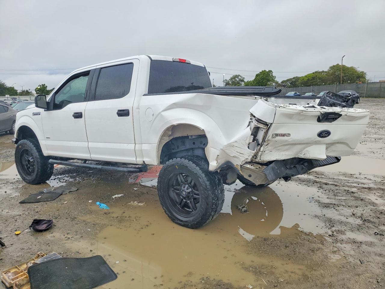 2017 FORD F150 SUPERCREW photo 2