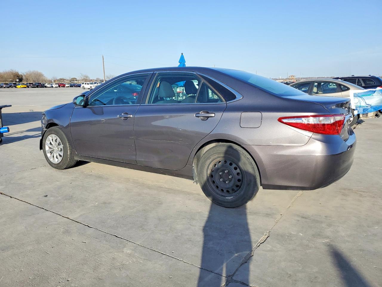 2016 TOYOTA CAMRY LE photo 4