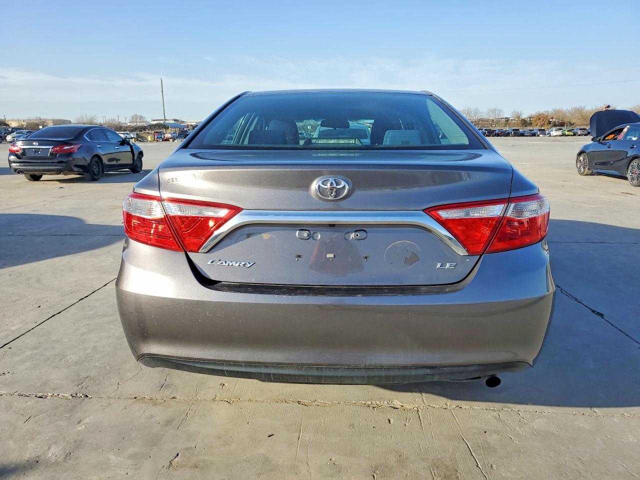 2016 TOYOTA CAMRY LE photo 16
