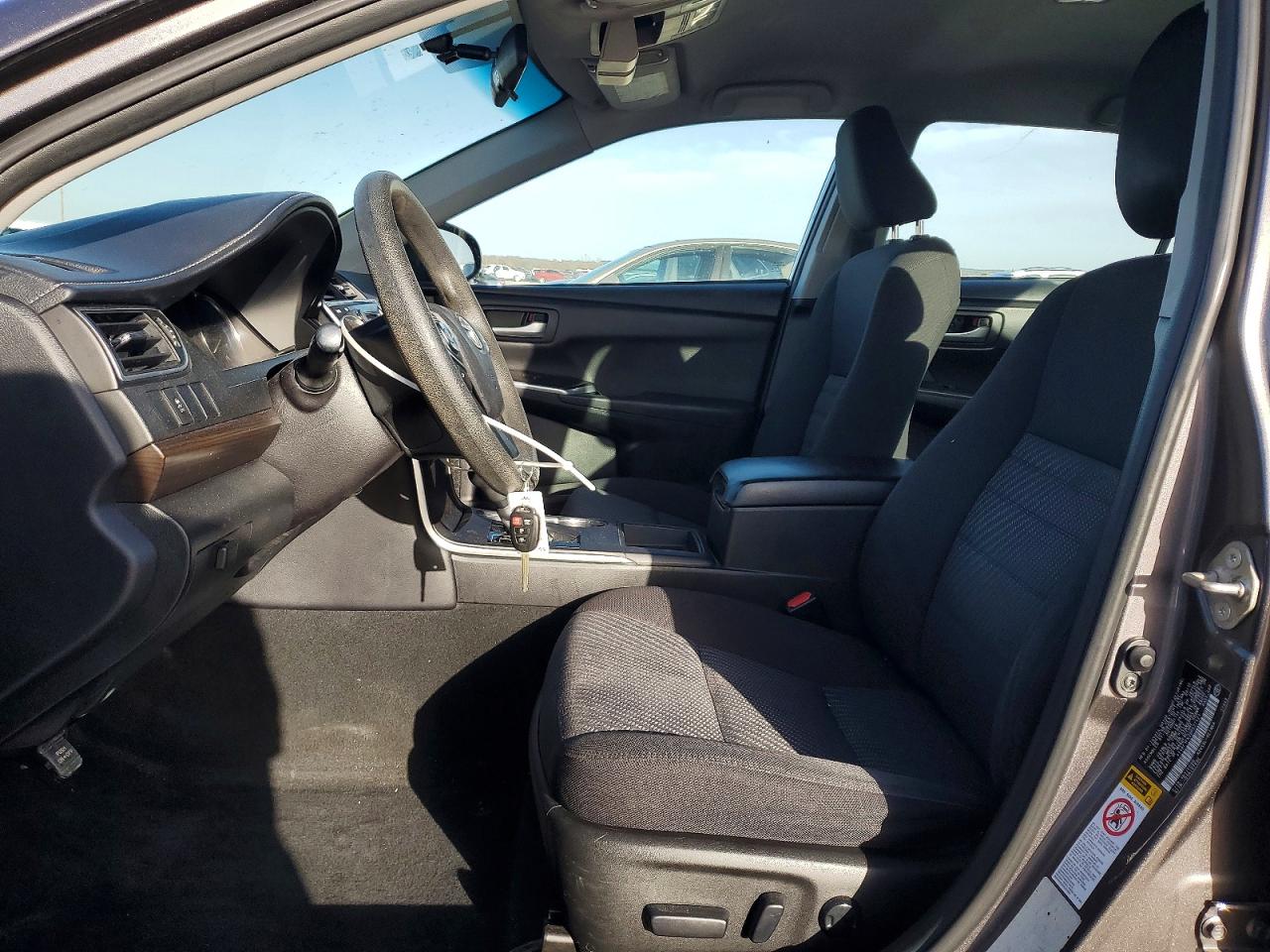 2016 TOYOTA CAMRY LE photo 19