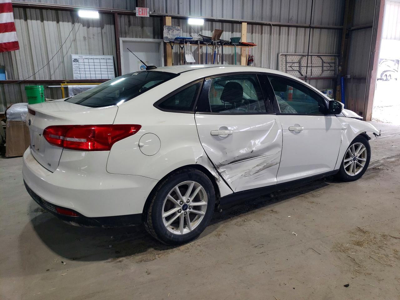 2017 FORD FOCUS SE photo 5