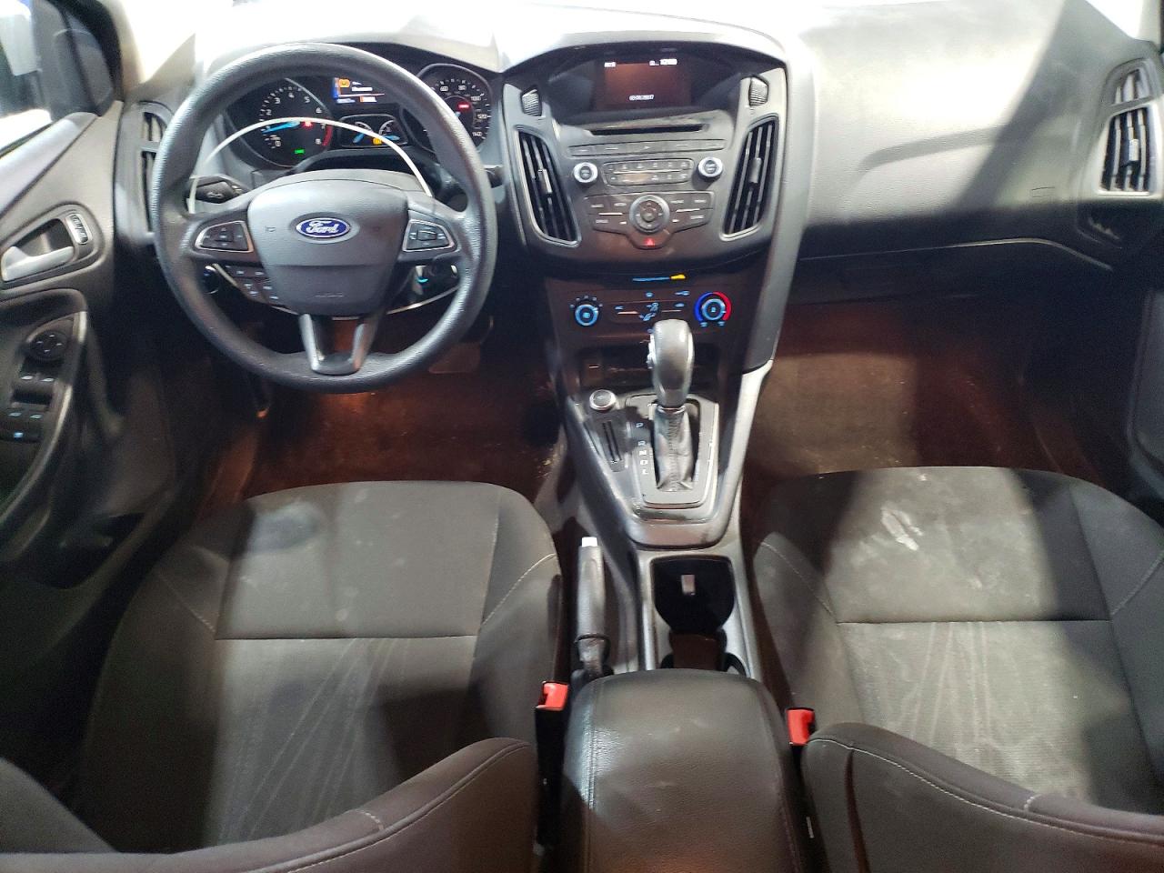 2017 FORD FOCUS SE photo 15