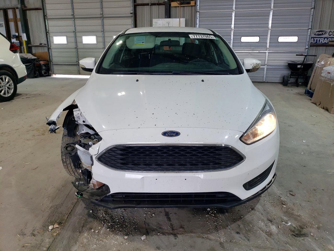 2017 FORD FOCUS SE photo 9