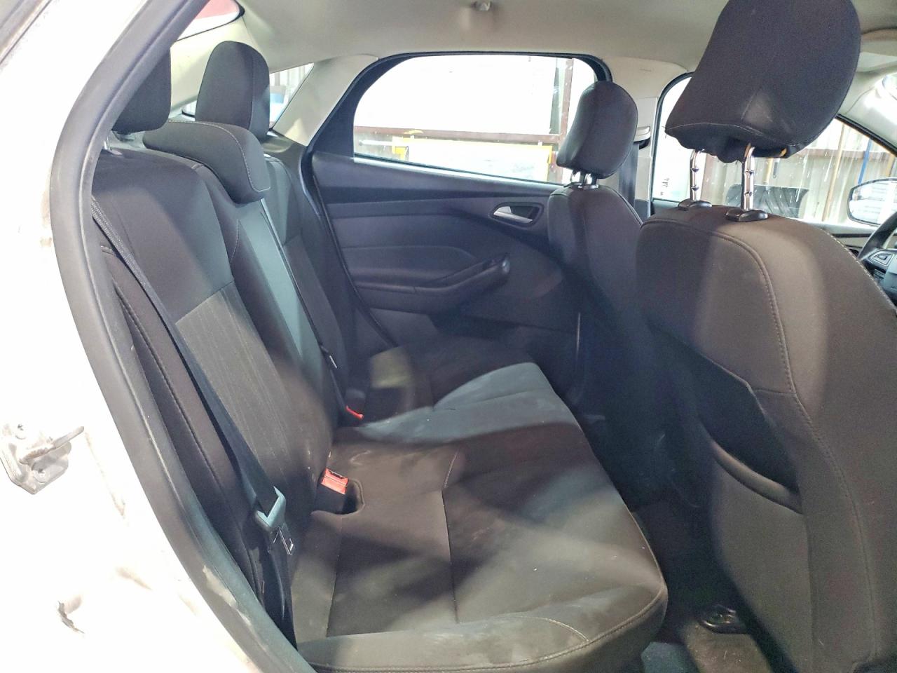 2017 FORD FOCUS SE photo 19