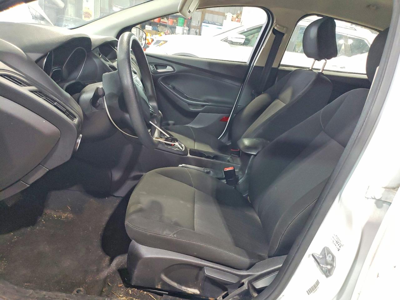 2017 FORD FOCUS SE photo 13
