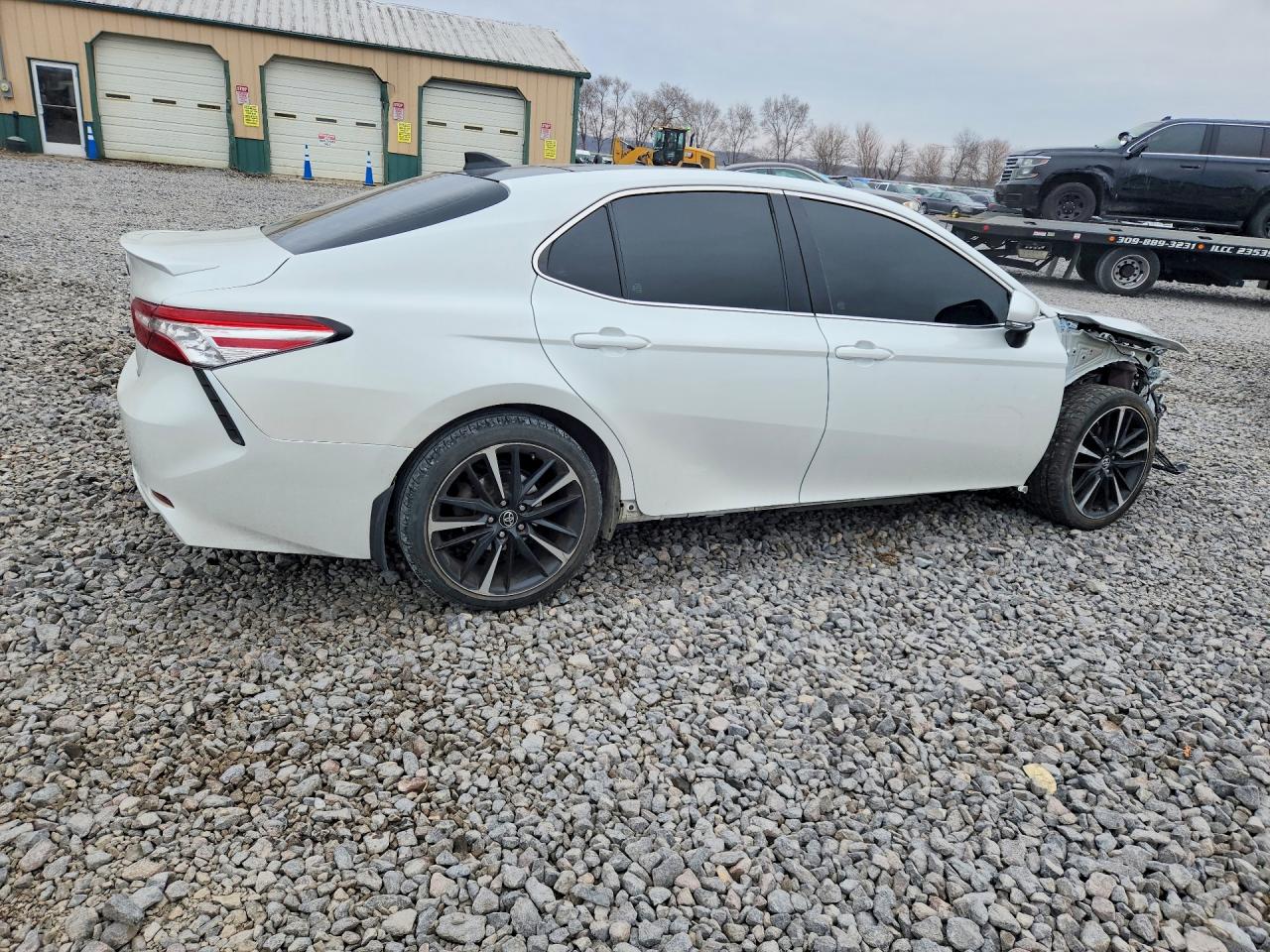 2020 TOYOTA CAMRY XSE photo 3