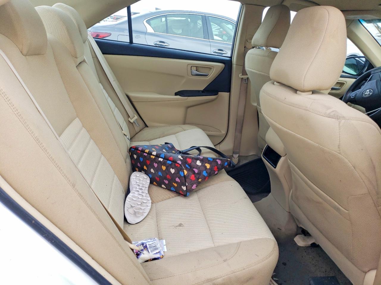 2015 TOYOTA CAMRY LE photo 10