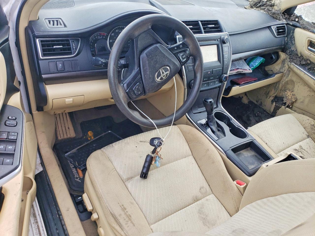 2015 TOYOTA CAMRY LE photo 8