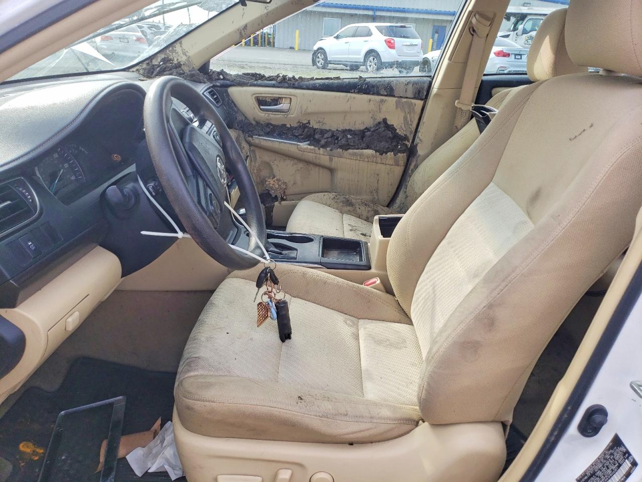 2015 TOYOTA CAMRY LE photo 7