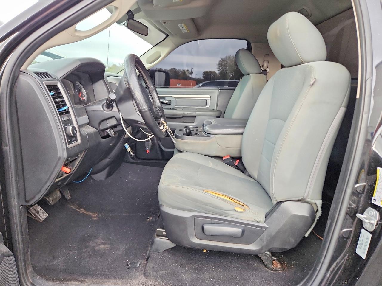 2016 RAM 1500 ST photo 7