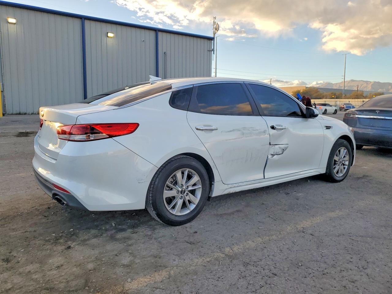 2016 KIA OPTIMA LX photo 3