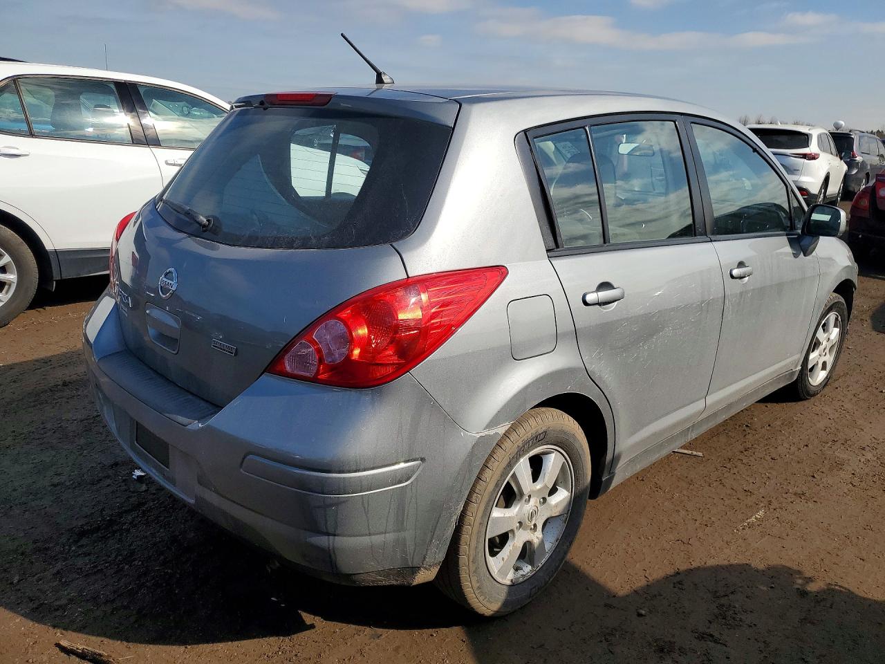 2012 NISSAN VERSA S photo 5