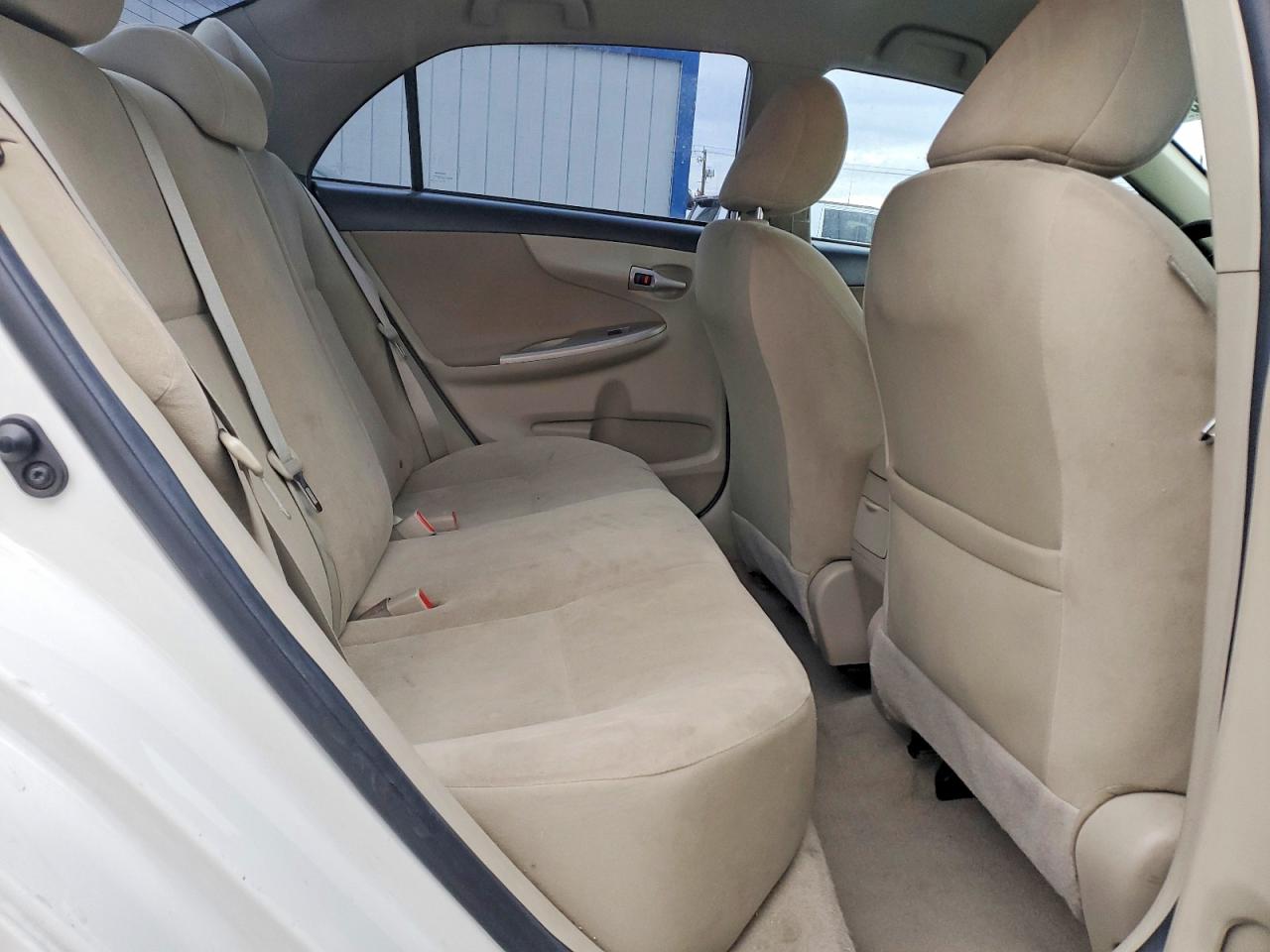 2013 TOYOTA COROLLA LE photo 19