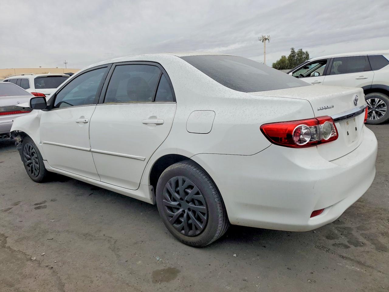 2013 TOYOTA COROLLA LE photo 3