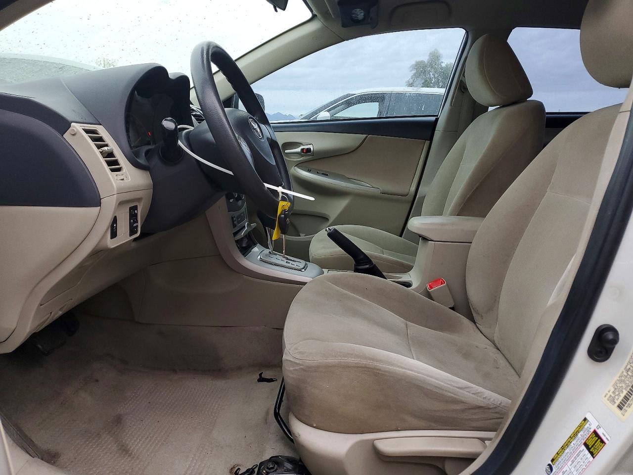 2013 TOYOTA COROLLA LE photo 13