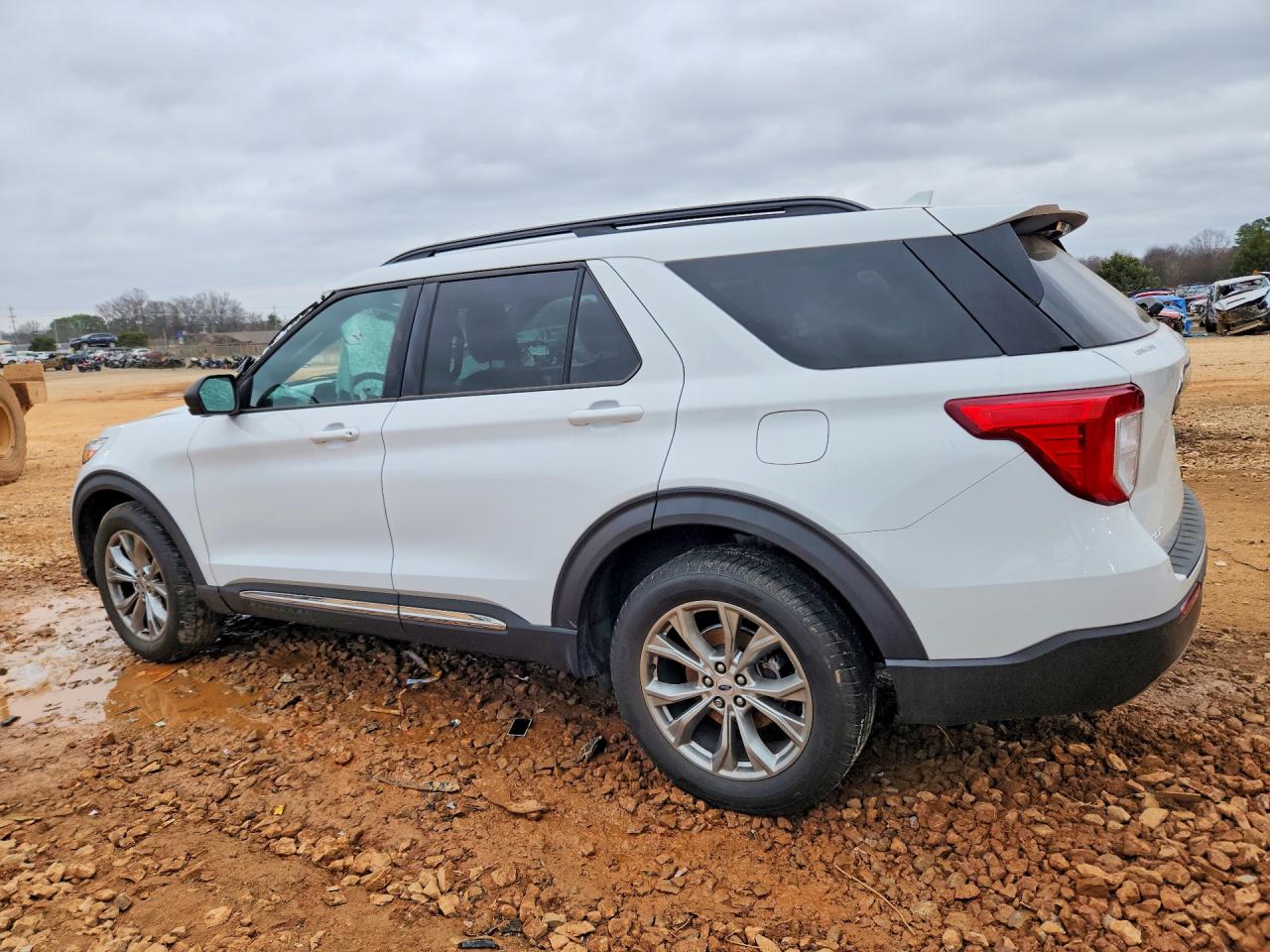 2020 FORD EXPLORER XLT photo 2