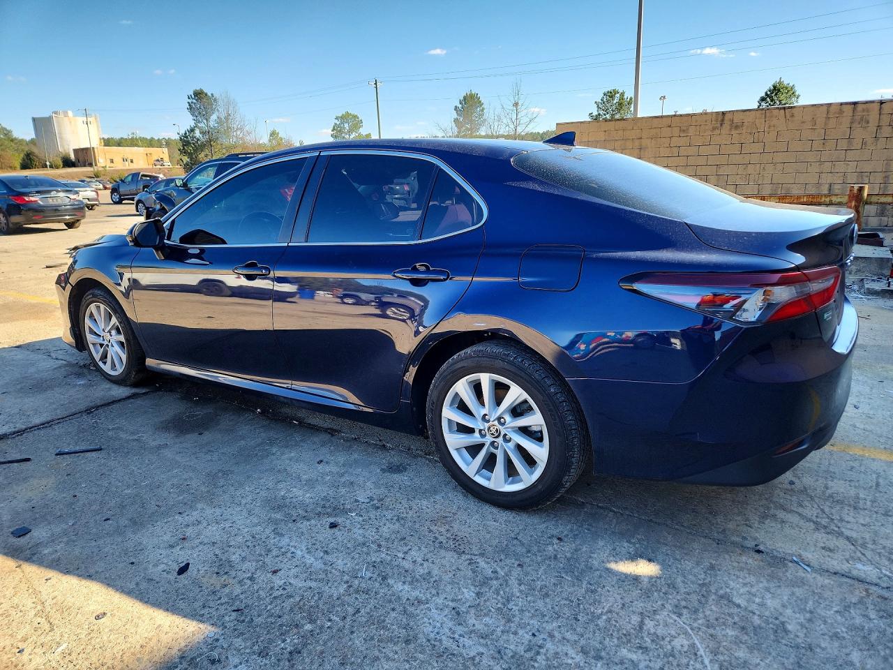 2022 TOYOTA CAMRY LE photo 2