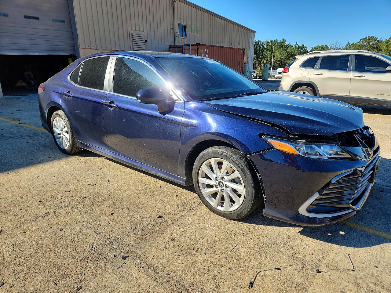 2022 TOYOTA CAMRY LE photo 4
