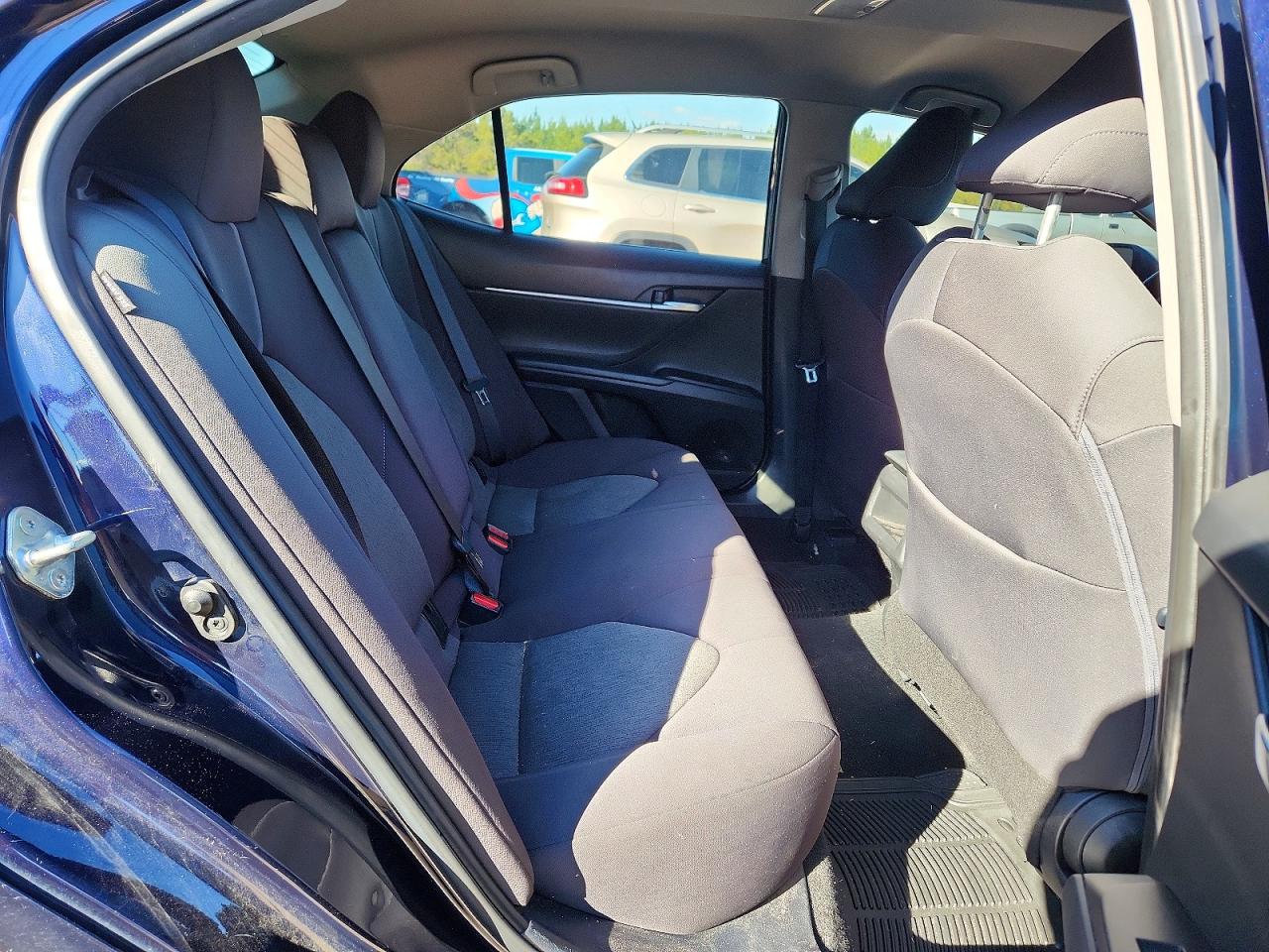 2022 TOYOTA CAMRY LE photo 10