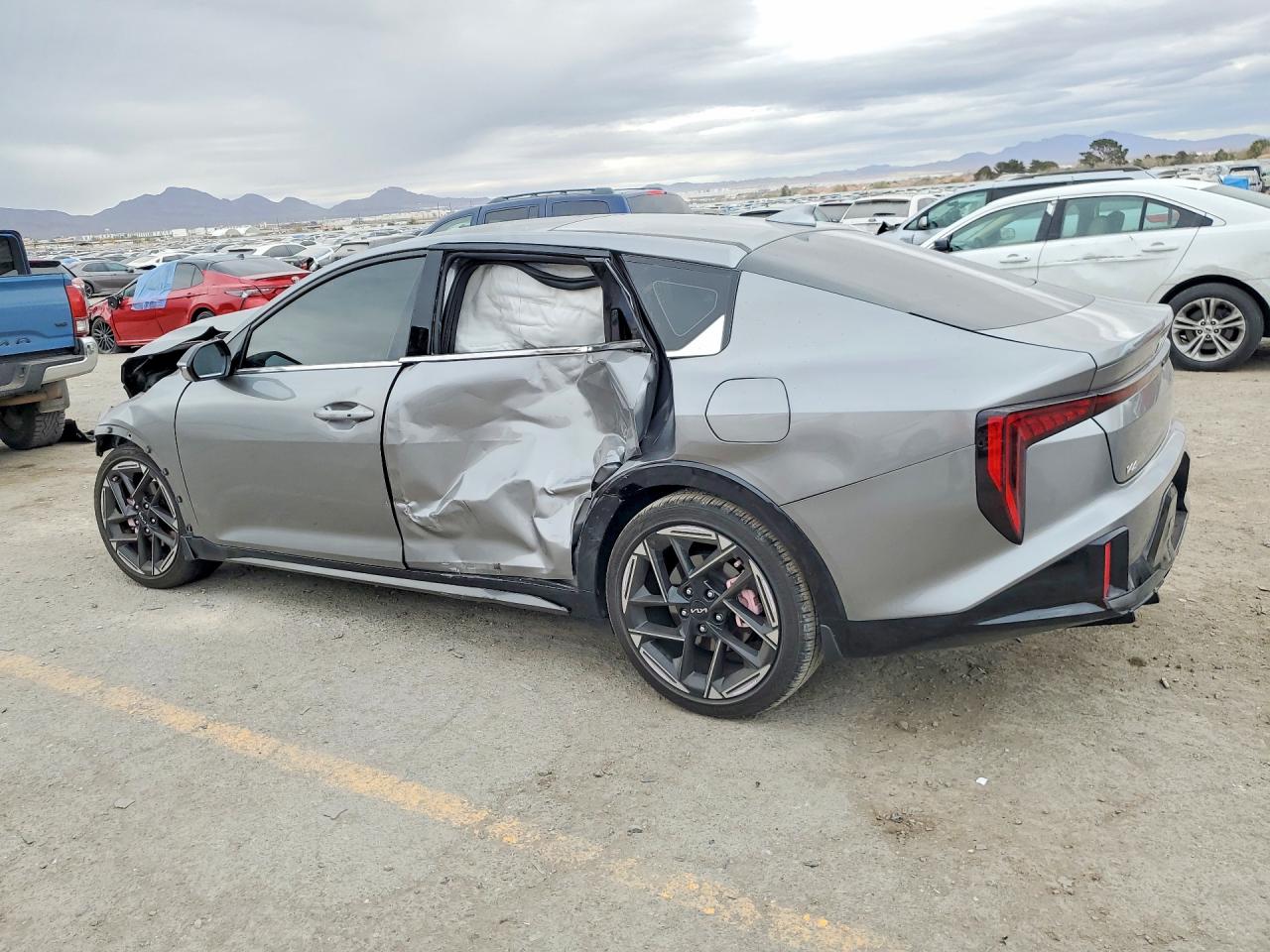 2025 KIA K4 GT-LINE photo 2