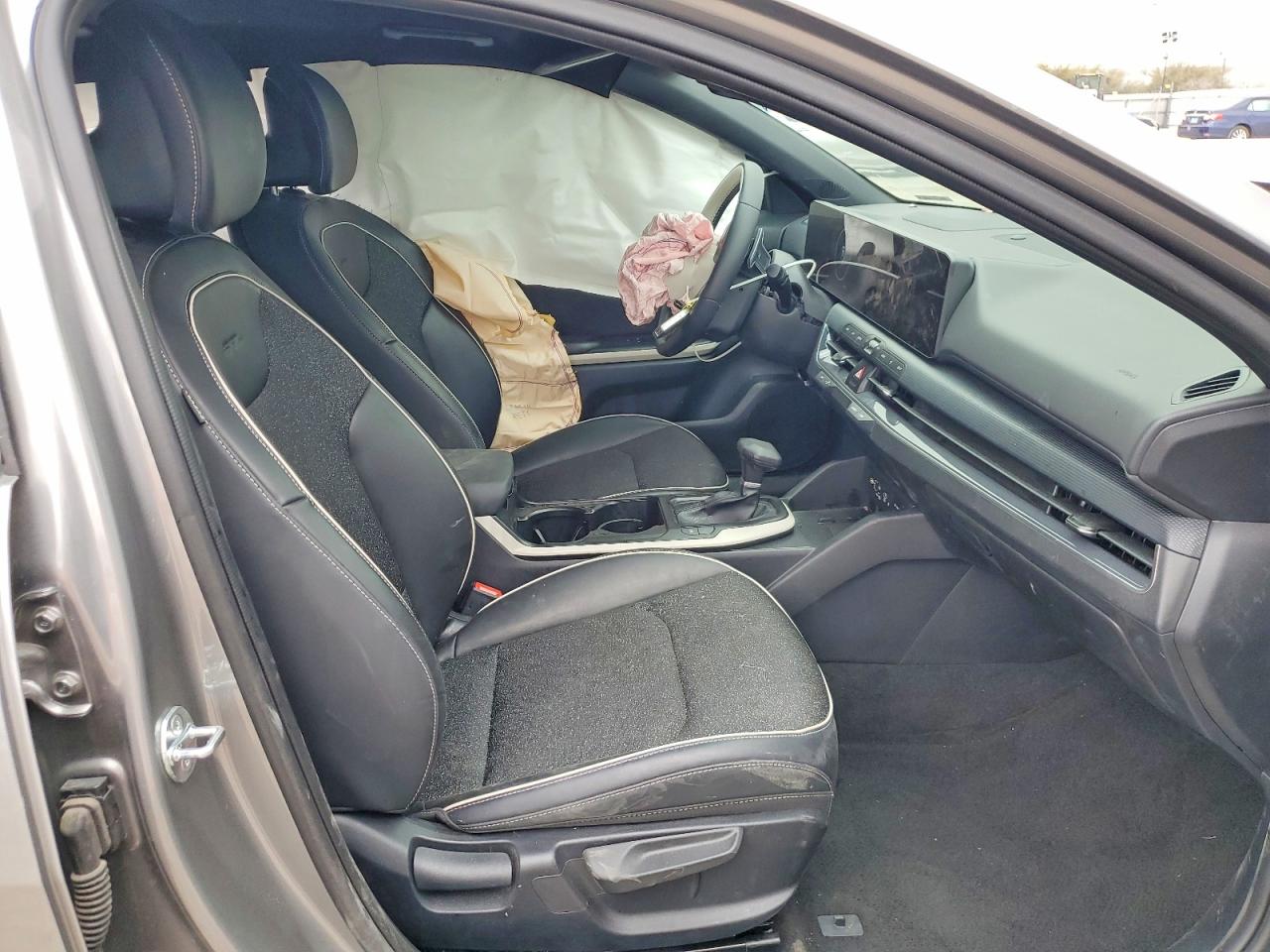 2025 KIA K4 GT-LINE photo 7
