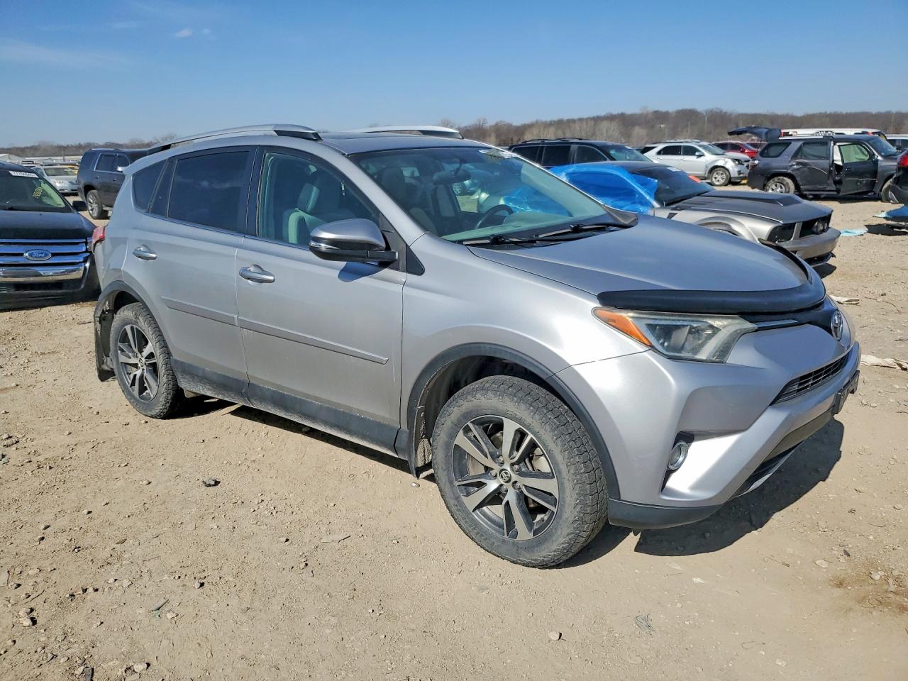 2016 TOYOTA RAV4 XLE photo 4