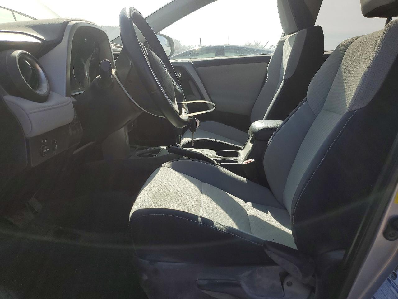 2016 TOYOTA RAV4 XLE photo 7