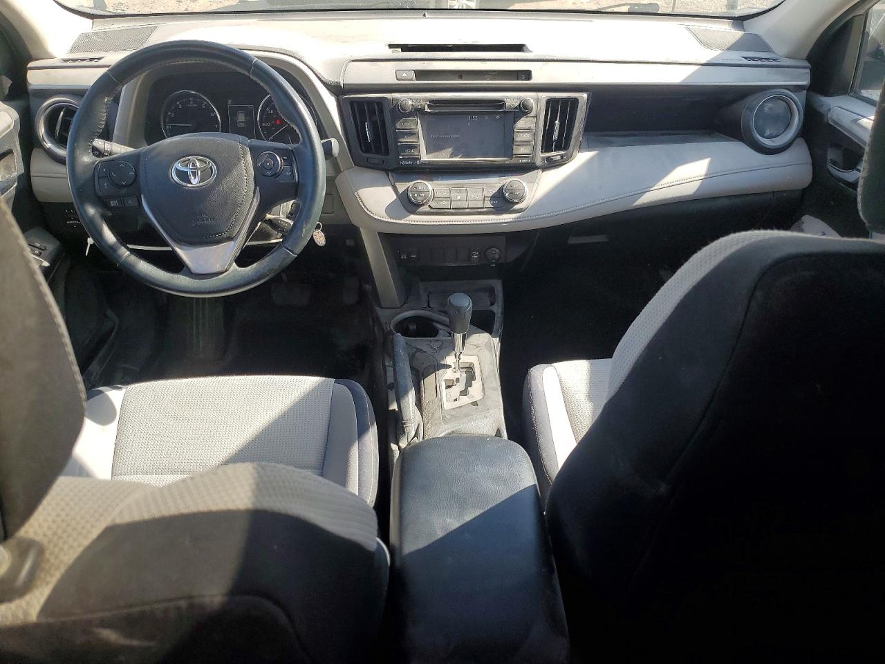 2016 TOYOTA RAV4 XLE photo 8