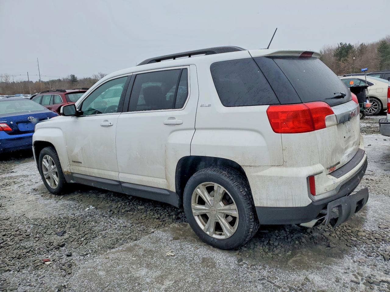 2017 GMC TERRAIN SLE photo 3