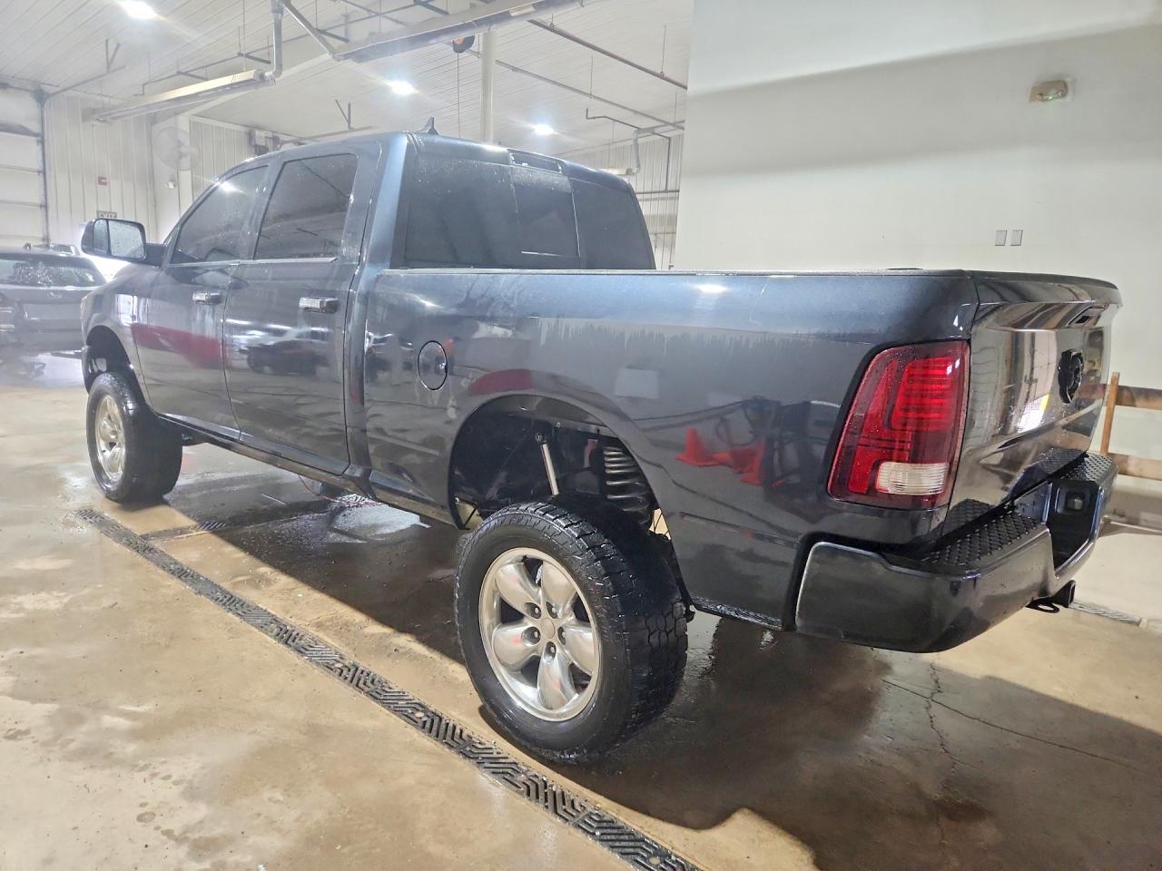 2014 RAM 1500 SLT photo 3