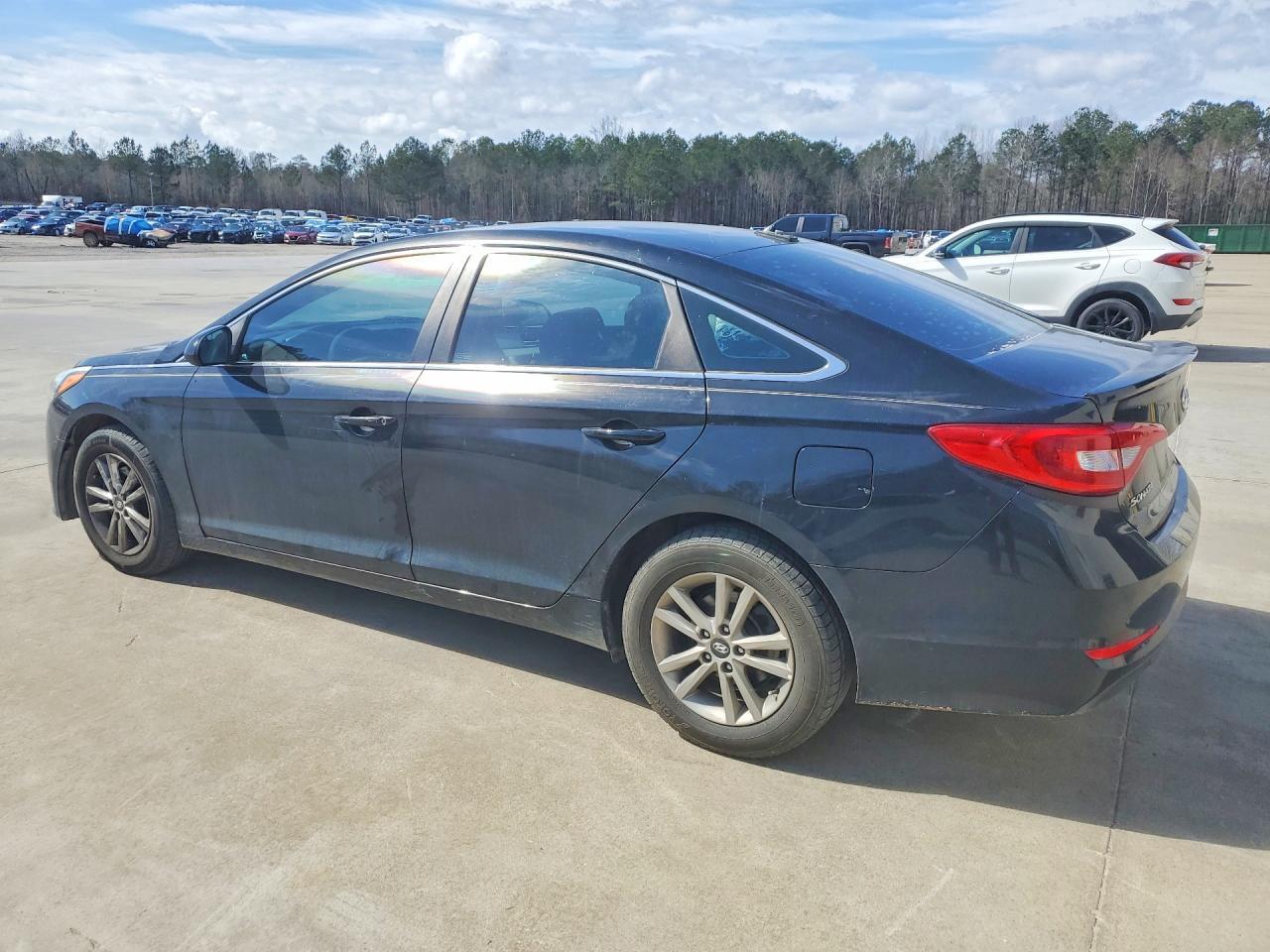 2017 HYUNDAI SONATA SE photo 2