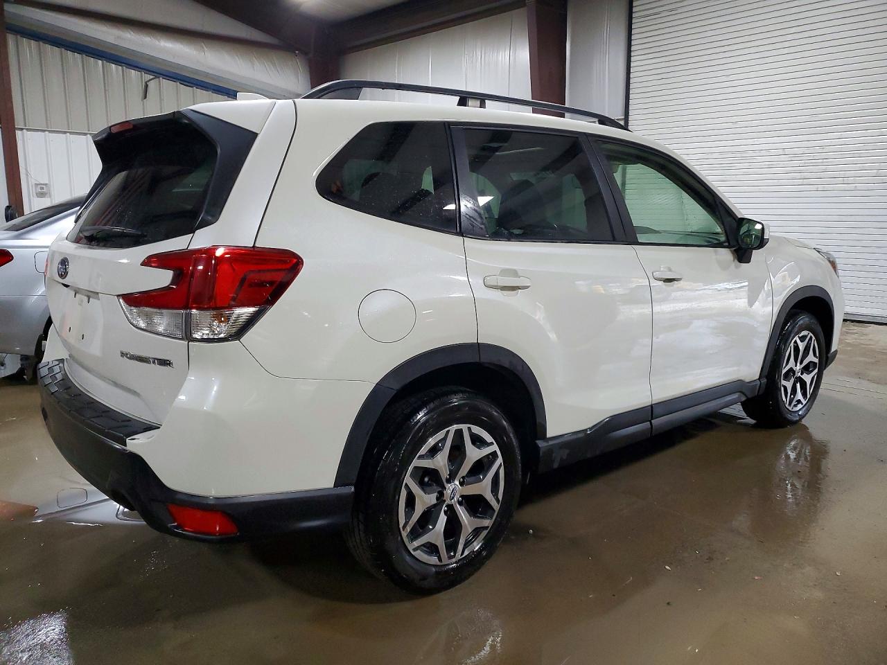 2020 SUBARU FORESTER PREMIUM photo 3
