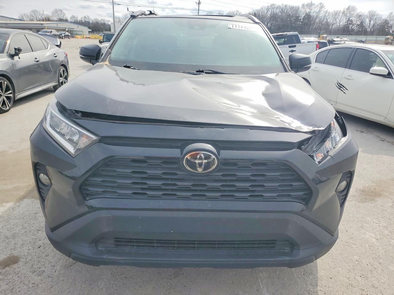 2021 TOYOTA RAV4 XLE photo 5