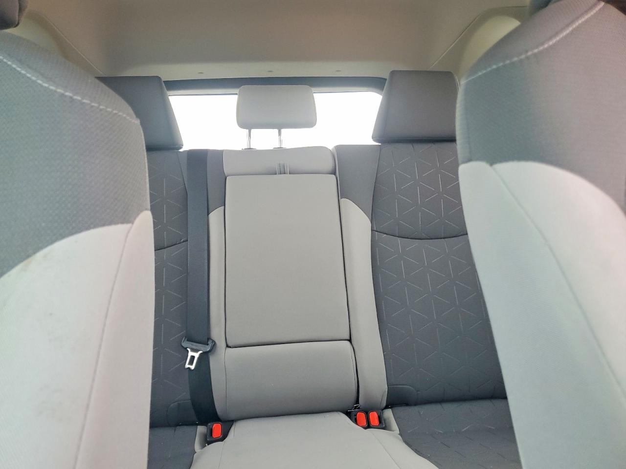 2021 TOYOTA RAV4 XLE photo 10