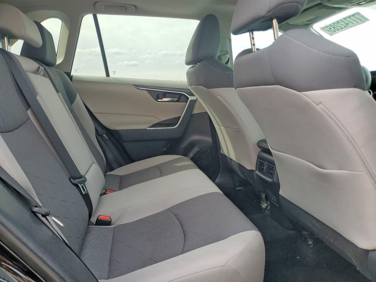 2021 TOYOTA RAV4 XLE photo 11