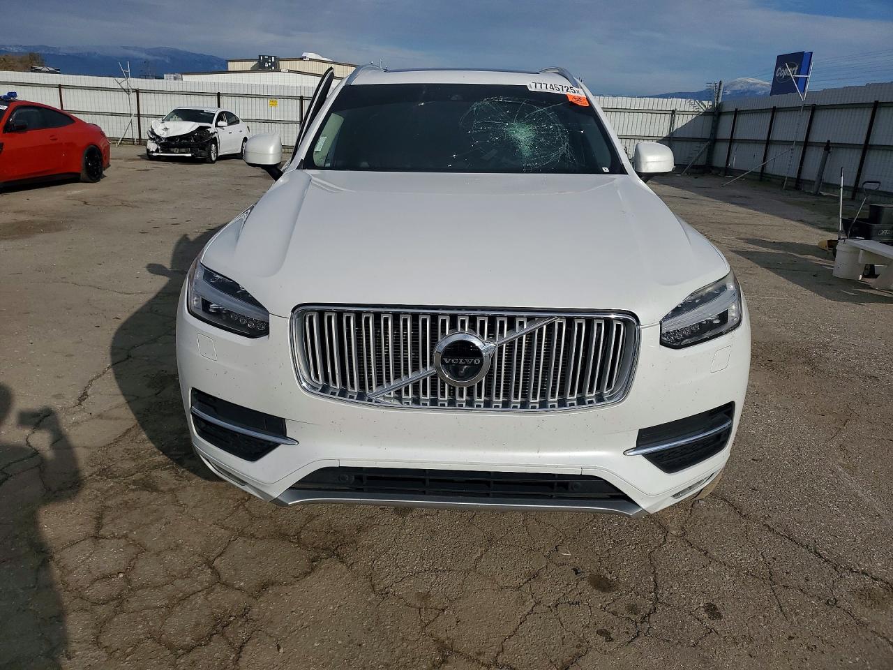 2017 VOLVO XC90 T6 photo 9