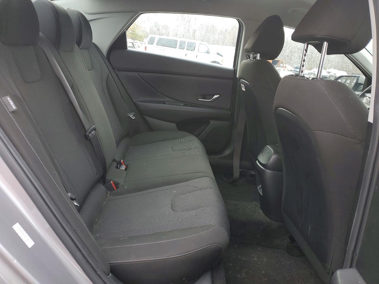 2025 HYUNDAI ELANTRA SE photo 19