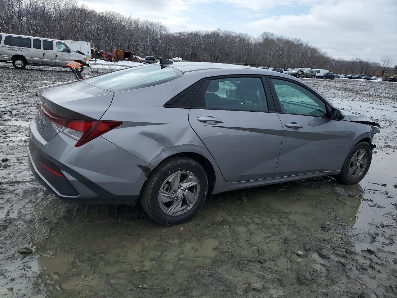2025 HYUNDAI ELANTRA SE photo 5