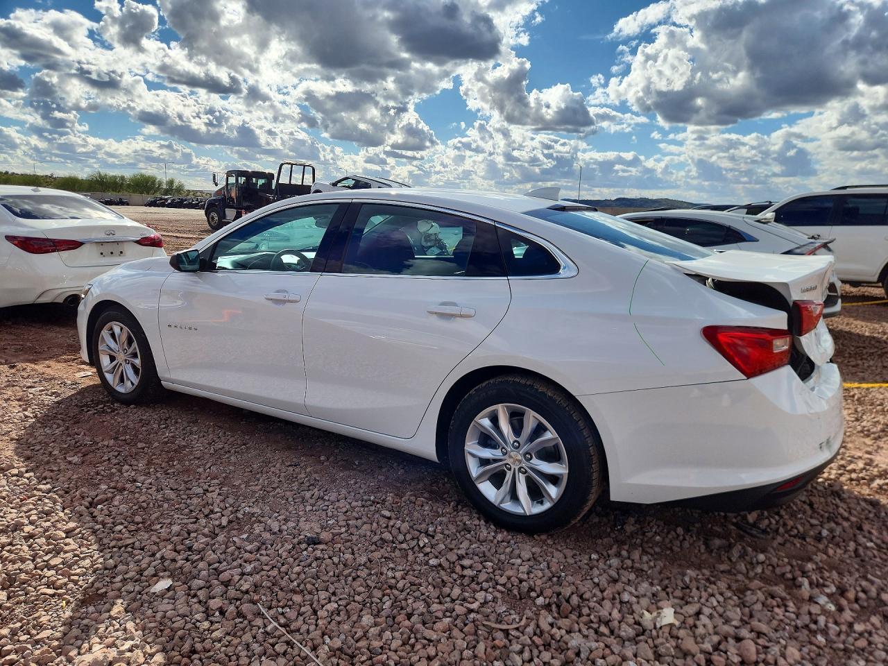 2023 CHEVROLET MALIBU LT photo 3