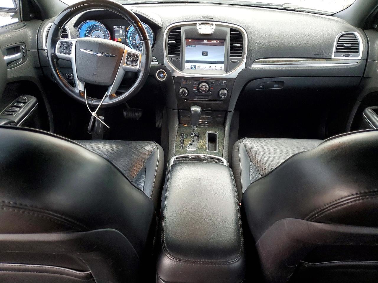 2011 CHRYSLER 300C photo 8